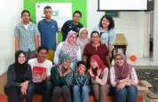 Alumni FE UI berbagi kasih di rumah anyo